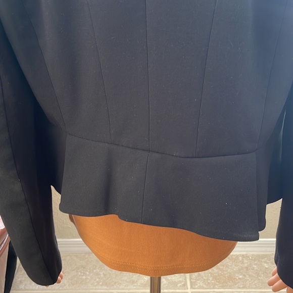 BCBGMaxAzria cropped boxy tuxedo jacket women size Medium excellent condition - Picture 5 of 8